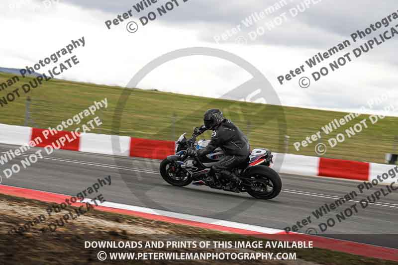 cadwell no limits trackday;cadwell park;cadwell park photographs;cadwell trackday photographs;enduro digital images;event digital images;eventdigitalimages;navarra;no limits trackdays;peter wileman photography;racing digital images;trackday digital images;trackday photos
